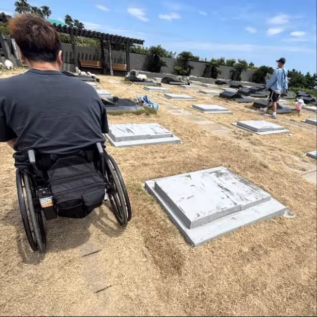 具俊曄親背癱瘓隊友去看大S!1舉動讓他不舍哭:飯一口都咽不下去