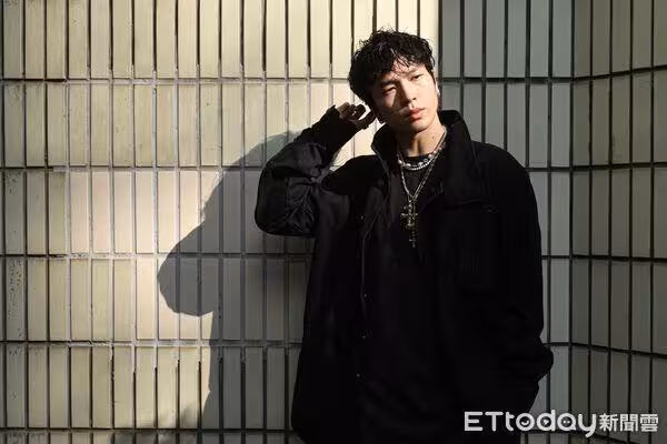 他一首歌沖3000萬點擊爆紅、收益破百萬　卻在19歲確診超罕見疾病