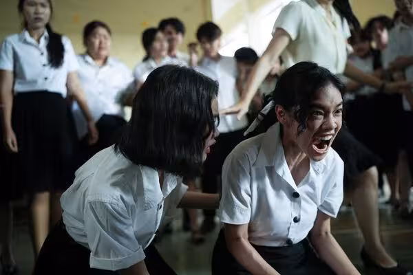 女團偶像「被下降頭」連續一周高燒40度 吃飯突然暈倒⋯三年後真相曝光