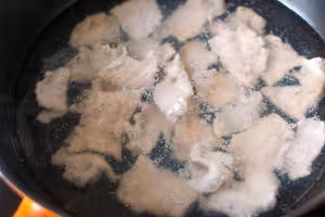 酸菜滑肉煲｜酸香開胃！肉片超級嫩滑