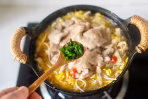 酸菜滑肉煲｜酸香開胃！肉片超級嫩滑