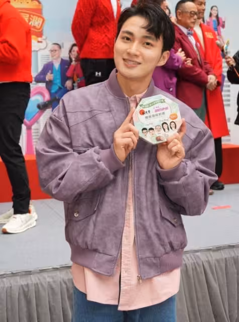 TVB小生曝緋聞女友追求者眾多!否認去她家過夜:也沒有同居