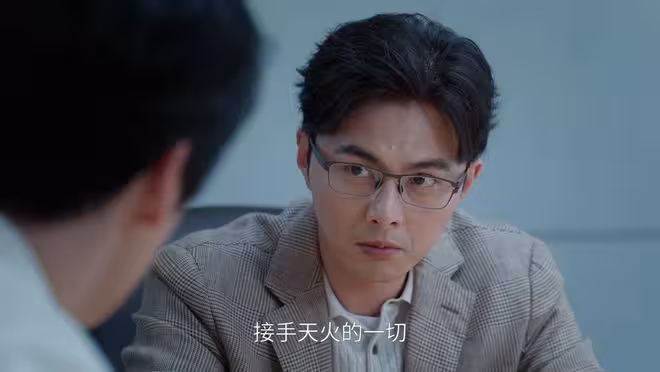 《年少有為》裴謙頂薪聘請周暮岩，才知，為何司馬先生住在老房子