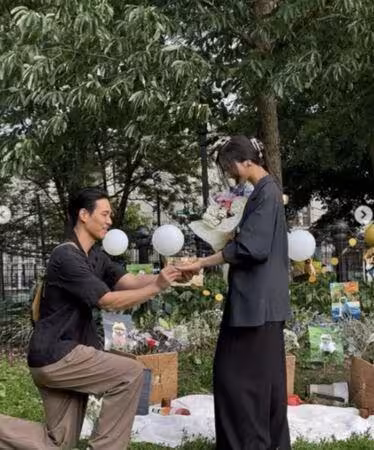 剛奪葛萊美獎!《獵魔女團》的她要結婚了 下跪求婚浪漫現場曝光