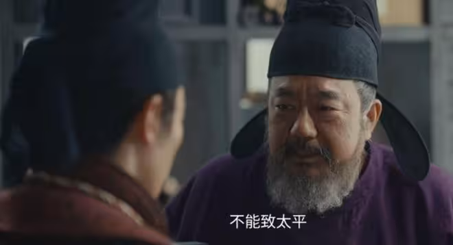 《太平年》：立錢惟治為長子，與世子抗衡，錢弘俶另有所圖