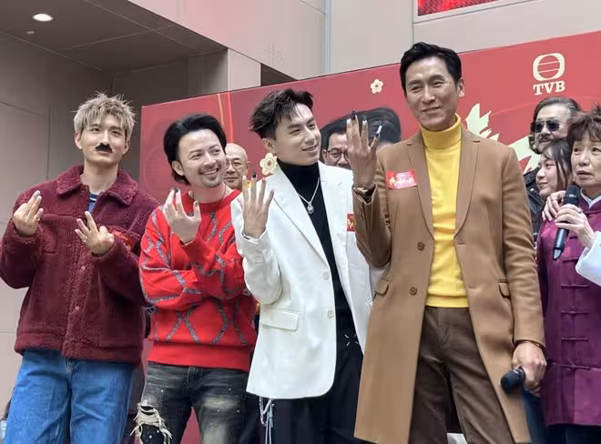 32歲TVB男星劇中激吻54歲女藝人!直呼走大運!自爆親嘴不過癮!