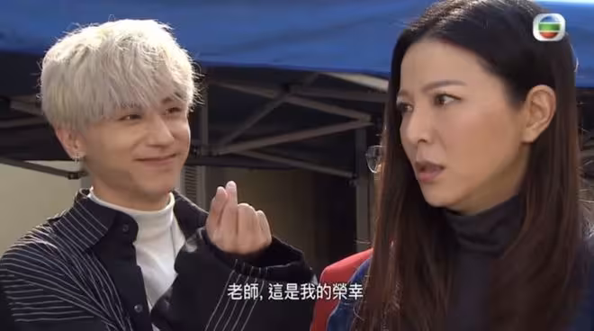32歲TVB男星劇中激吻54歲女藝人!直呼走大運!自爆親嘴不過癮!