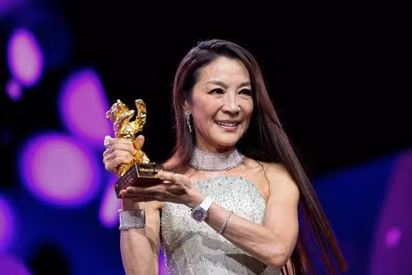 楊紫瓊奪柏林金熊獎「哽咽獻亡父」! 真摯告白惹全場紅眶