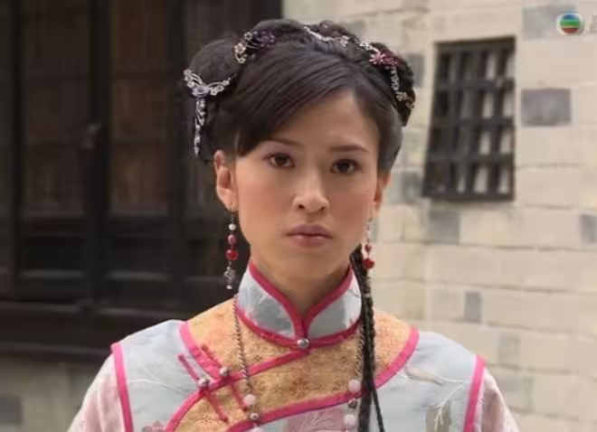TVB前小花擺攤賣雞爪不到一年，宣布放棄帶貨，選擇報名去修行！