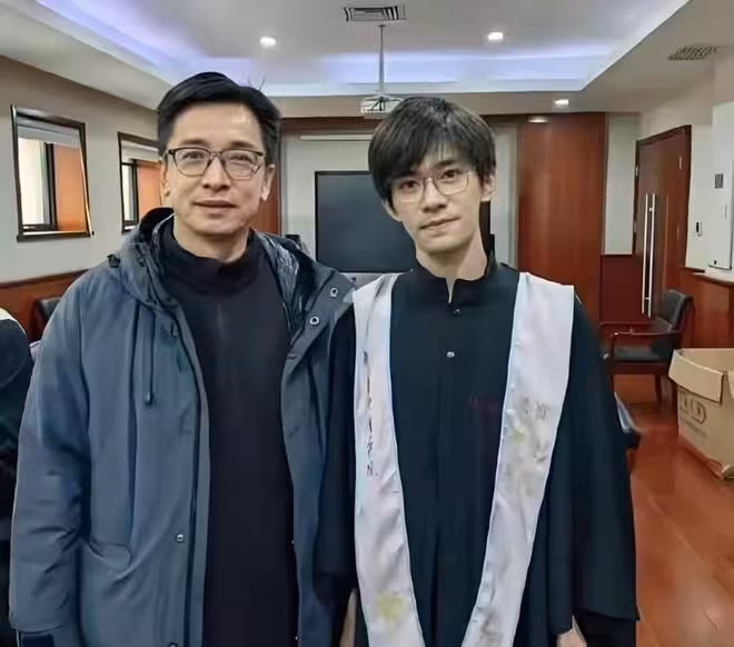 炸裂了！王鑫在職期間3人免試入編，1人被打回原形易烊千璽麻煩了