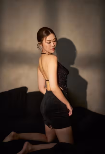 TVB港姐小花被親戚批入行是做高檔雞！受訪時淚崩！母親看後心碎自責：為何不跟我說