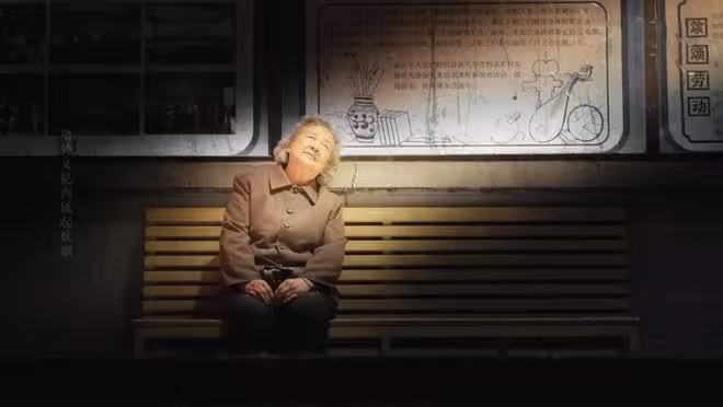 《歲月有情時》明明每月能領100元補助，小滿為何還要打工掙錢？