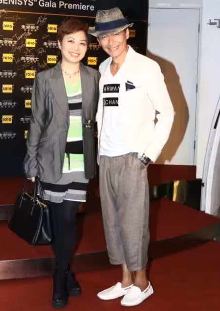 恭喜!TVB男星帥氣兒子宣布求婚成功!準兒媳真容曝光!穿校服定終身