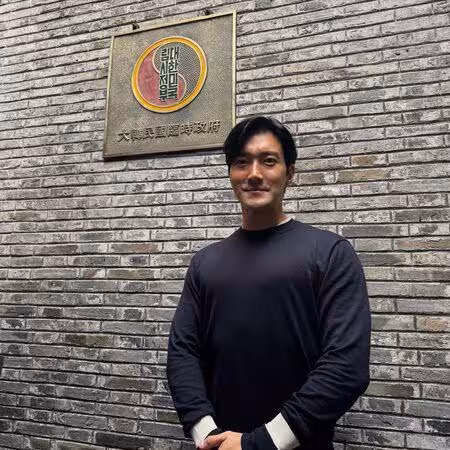 SJ始源PO 8字遭疑挺前總統尹錫悅 網轟「快退團」SM怒提告