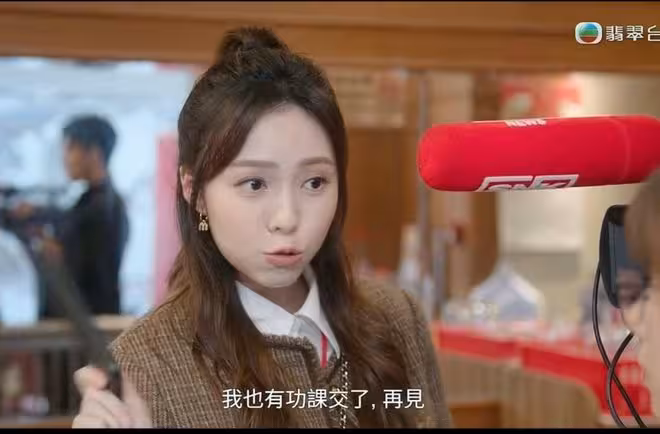 TVB新晉小花顏值完勝同劇演員！被稱藝訓班花！大讚公司更有人情味