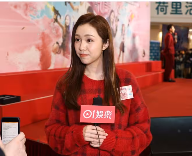 TVB新晉小花顏值完勝同劇演員！被稱藝訓班花！大讚公司更有人情味