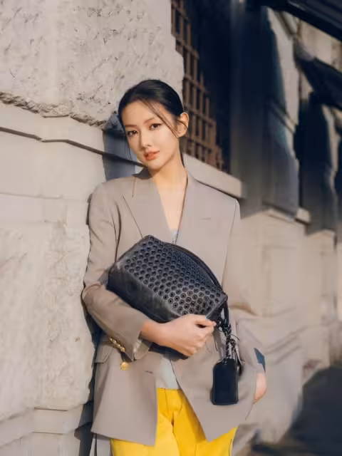 TVB花旦米蘭時裝秀大曬長腿！谷愛凌唐嫣宋雨琦同場比美！楊冪撞衫韓星？