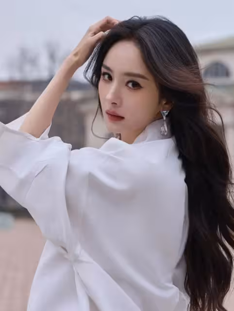 TVB花旦米蘭時裝秀大曬長腿！谷愛凌唐嫣宋雨琦同場比美！楊冪撞衫韓星？
