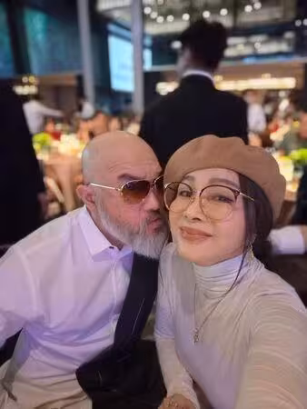 辛龍「嘟嘴同框陳美鳳」蓄白鬍被拍近況照!N年交情曝 私下互動超真實