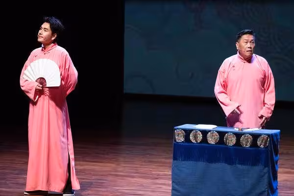 王傳一回外婆家鄉講相聲…開場起火爆衝突 演到一半大咖嘉賓現身