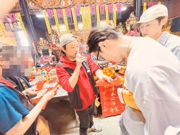 王子合體粿粿開工團拜「他人也在現場」 男星親睹過程全說了!