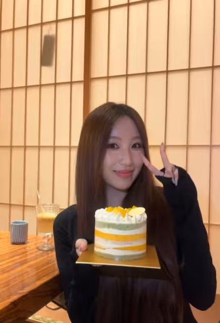 TVB小花20歲生日！TVB監製鍾澍佳攜女兒現身支持！大讚演技自然有潛質