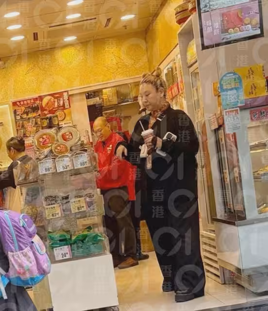 香港星二代淪落街頭!曾坐擁億萬身家,如今過得不如普通人……