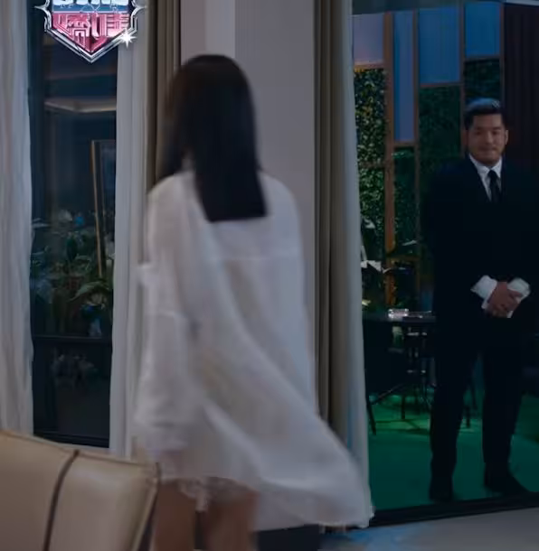 TVB花旦新劇上演睡衣誘惑！低胸短裙大曬長腿！網友大讚：真人更漂亮