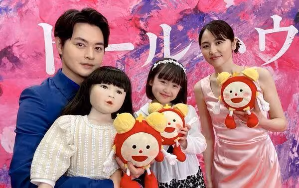 長澤雅美女兒對人偶講話「畫詭異塗鴉」　《鬼娃娃》封日版安娜貝爾