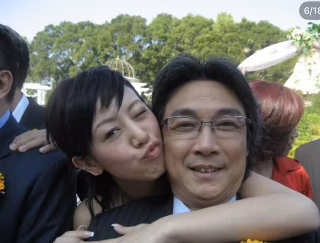 TVB知名男星曝光與多位一線花旦親密照！摸腰貼臉還扮親吻！艷福無邊