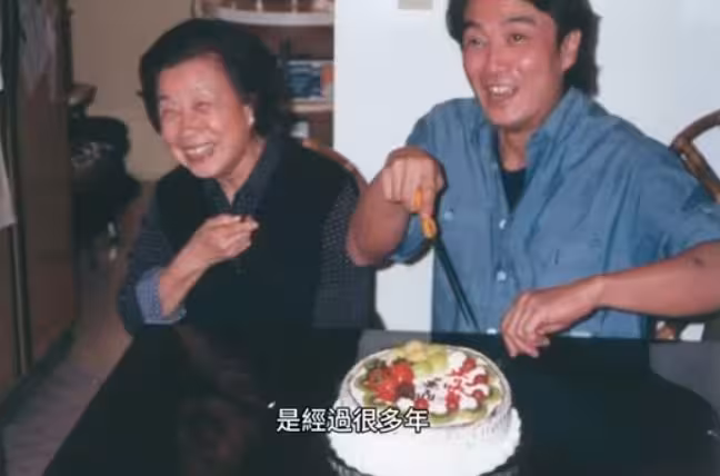 TVB知名男星曝光與多位一線花旦親密照！摸腰貼臉還扮親吻！艷福無邊