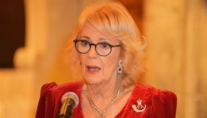 78歲卡米拉揭露王室秘密！這句警告讓孩子們的未來岌岌可危！
