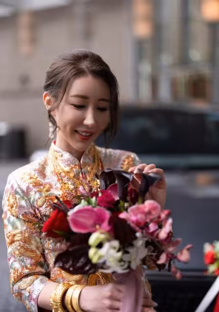 TVB前性感女星舉行婚禮！港姐好友擔任伴娘！豐滿身材十分搶眼！