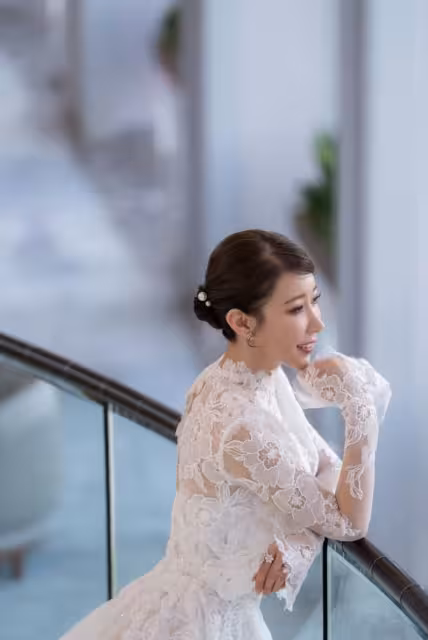 TVB前性感女星舉行婚禮！港姐好友擔任伴娘！豐滿身材十分搶眼！