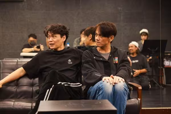 真夫妻台上合體!方宥心被尪爆「在家洗澡情趣」 黃鐙輝一圓歌手夢