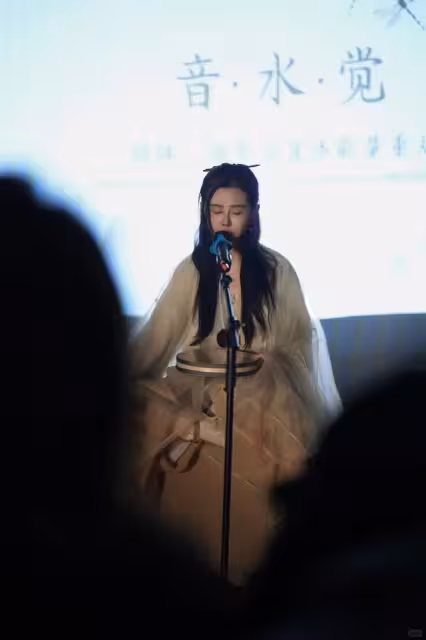 59歲王祖賢仙氣炸裂! 現身頌缽會美照瘋傳…網:歲月不敗美人
