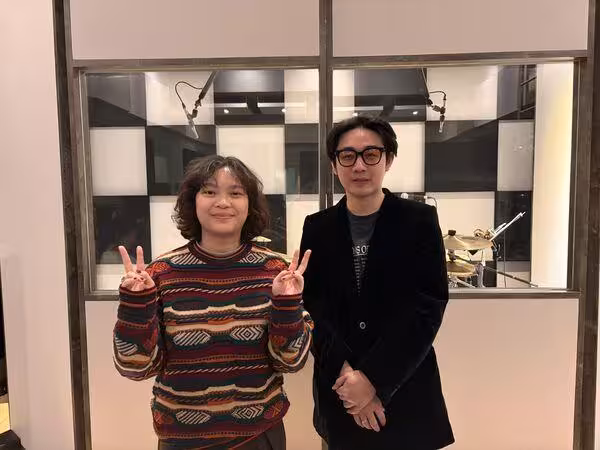 女星揪打「枕頭大戰」! 歌迷挂彩脫臼「第一反應」她嚇傻
