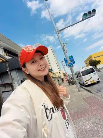 Energy書偉辣妻卸貨倒數!懷雙胞胎「挺肚最後一飛」不科學身材全被拍