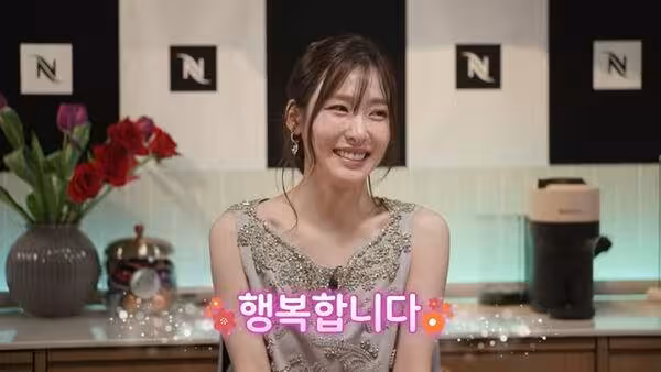 少時蒂芬妮婚後幸福現身! 羞認「殺青後有好感」:擔心見不到他
