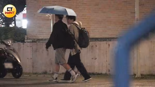 小煜離婚半年後「棒棒堂活動也停擺」!深夜出沒酒吧…現況全被拍