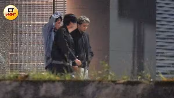 小煜離婚半年後「棒棒堂活動也停擺」!深夜出沒酒吧…現況全被拍