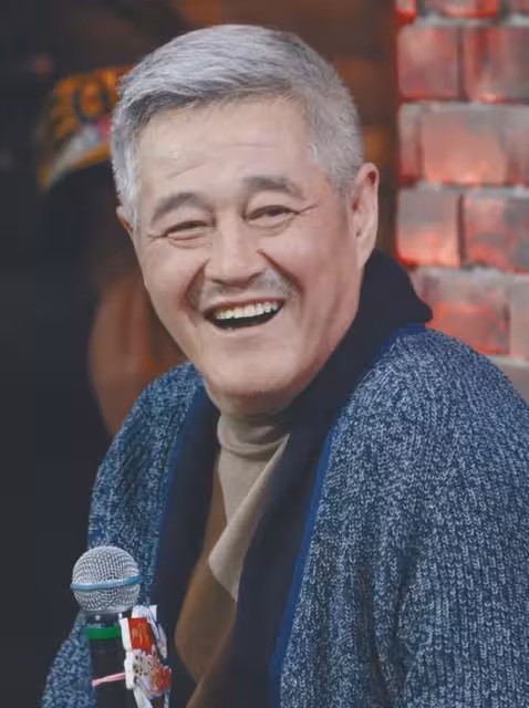 69歲趙本山被女兒爆料不復出，三亞遛鳥下廚，活成普通「老大爺」