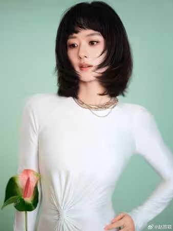 趙麗穎一刀剪了!罕見「及眉齊瀏海」新髮型全被拍 震撼2.3萬人