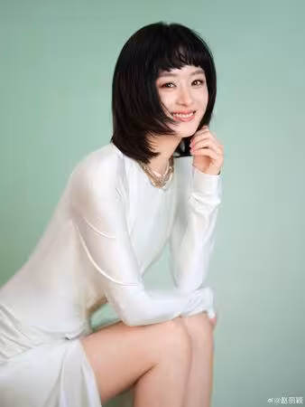 趙麗穎一刀剪了!罕見「及眉齊瀏海」新髮型全被拍 震撼2.3萬人