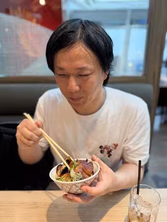 蕭煌奇自嘲「吃魚顧眼睛」照片破百萬觀看！放火留言變雙倍地獄哏