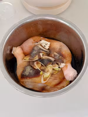 電飯煲版蔥油燜雞，年夜飯家常菜，無水無油爽嫩多汁，15分鐘上桌簡單快手菜