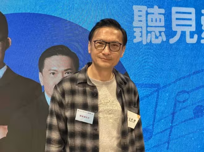 TVB前男星帶18歲自閉症兒子亮相，自彈自唱驚艷全場！分享經歷時一度哽咽！
