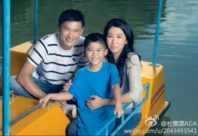 TVB前男星帶18歲自閉症兒子亮相，自彈自唱驚艷全場！分享經歷時一度哽咽！