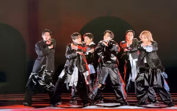 王者回歸!4萬人擠爆光化門 BTS準時開唱Jimin快哭:終於見到你們
