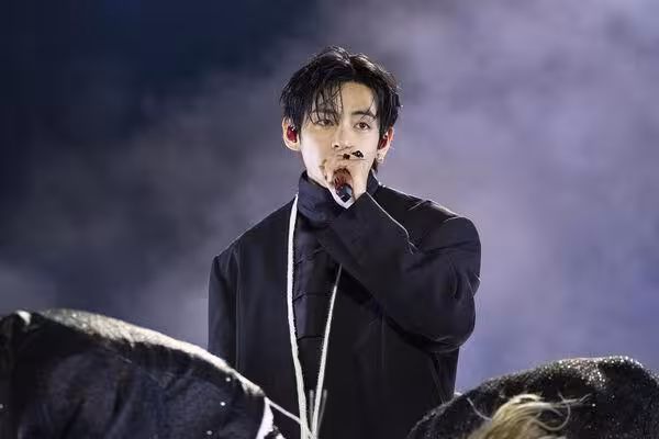 10萬人聚集!BTS光化門官方震撼美圖出爐 7人零死角帥顏快收藏